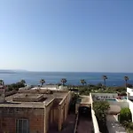 Seafront With Pool Apartament