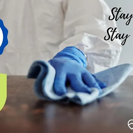 公寓 Seafront With Pool