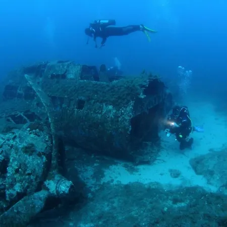 Seafront With Pool 公寓 *