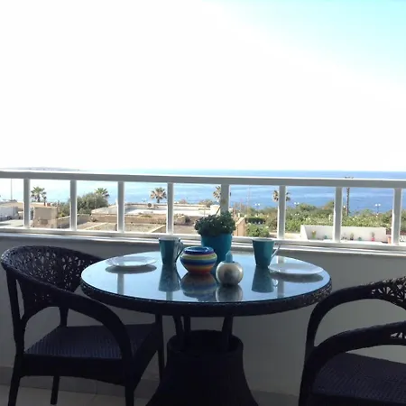 公寓 Seafront With Pool *