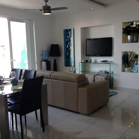 Seafront With Pool Apartment