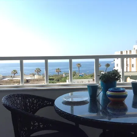 アパート Seafront With Pool