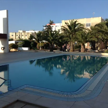 アパート Seafront With Pool *