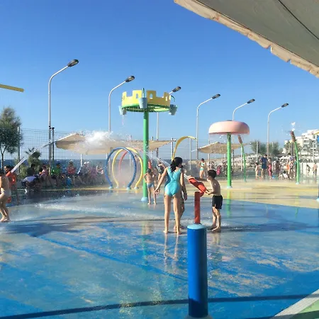 Seafront With Pool Διαμέρισμα *