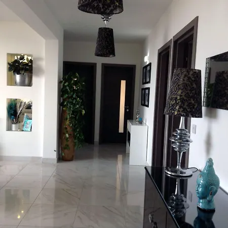 Apartment Seafront With Pool St. Paul's Bay