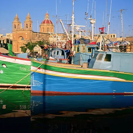 Διαμέρισμα Seafront With Pool *