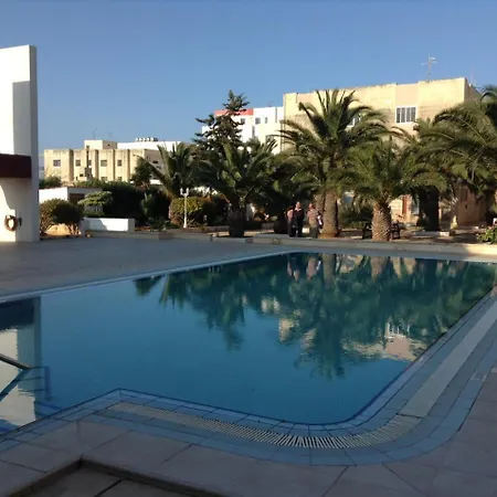 Seafront With Pool * セント・ポールズ・ベイ