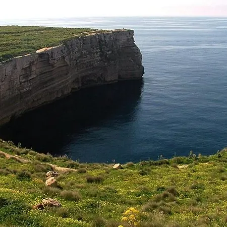 Seafront With Pool Διαμέρισμα
