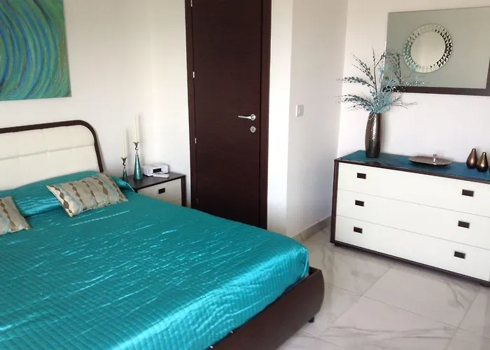 Seafront With Pool Daire St. Paul's Bay