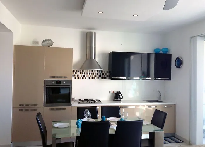 Seafront With Pool Lägenhet St. Paul's Bay