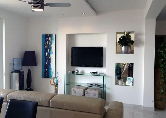 Daire Seafront With Pool *