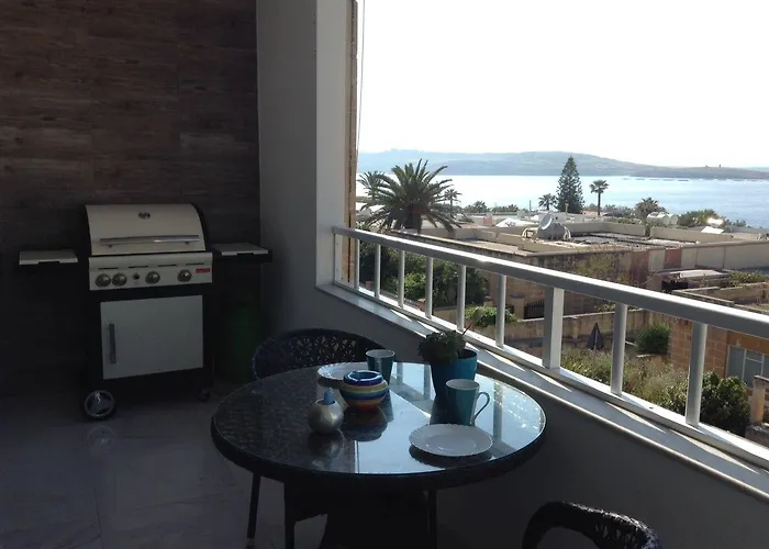 Daire Seafront With Pool St. Paul's Bay