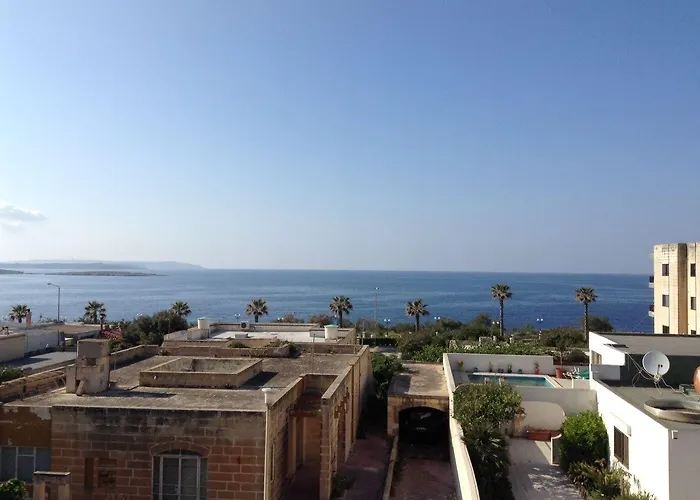 Seafront With Pool Daire