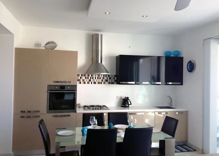 Apartment Seafront With Pool St. Paul's Bay