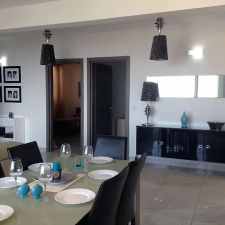 Apartament Seafront With Pool