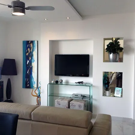 Apartament Seafront With Pool *