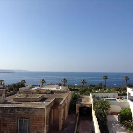 Seafront With Pool Apartament