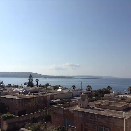 Seafront With Pool Apartament *