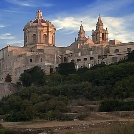 Seafront With Pool Apartament