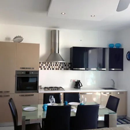 Apartment Seafront With Pool St. Paul's Bay