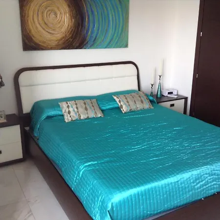 Seafront With Pool Apartament