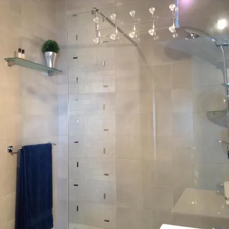 Seafront With Pool Apartament