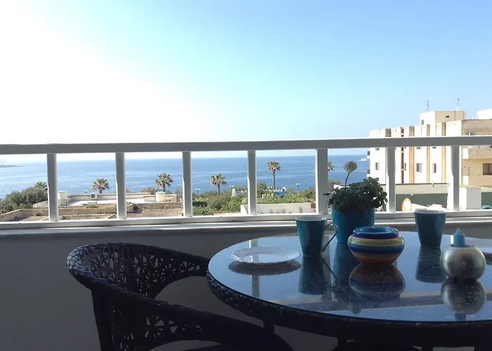 Apartment Seafront With Pool