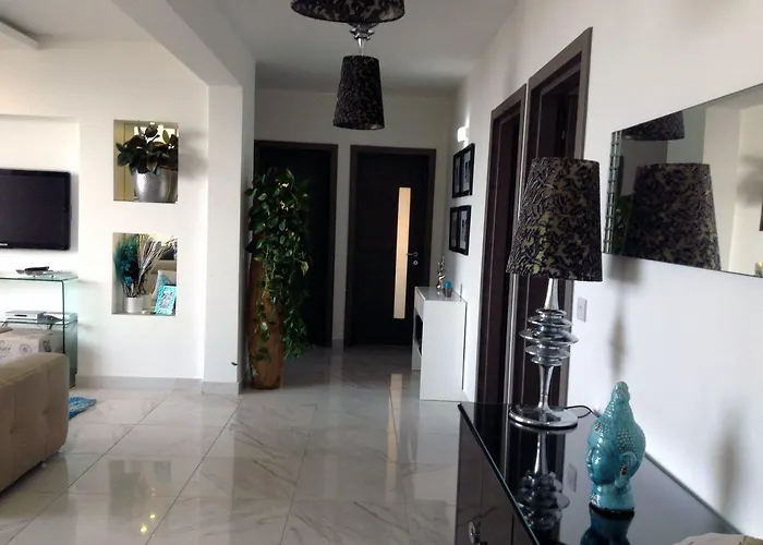 Apartment Seafront With Pool St. Paul's Bay